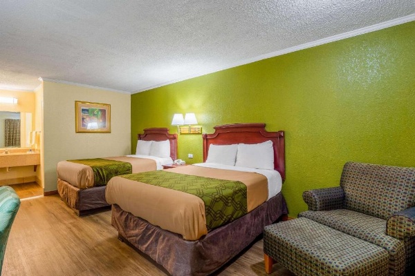 Rodeway Inn & Suites Fort Jackson image 12