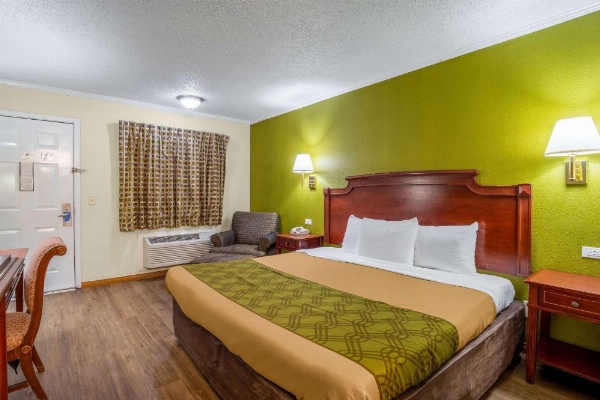 Rodeway Inn & Suites Fort Jackson image 17