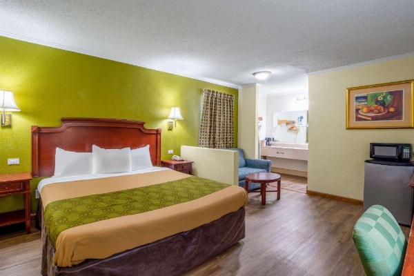 Rodeway Inn & Suites Fort Jackson image 19