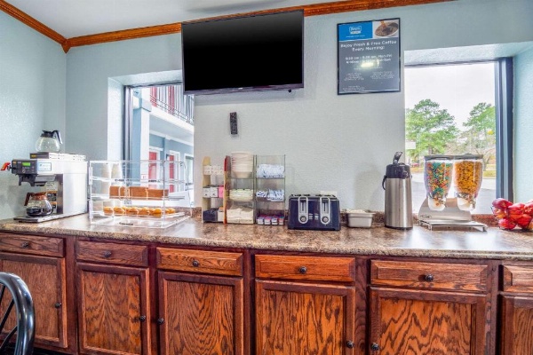 Rodeway Inn & Suites Fort Jackson image 24