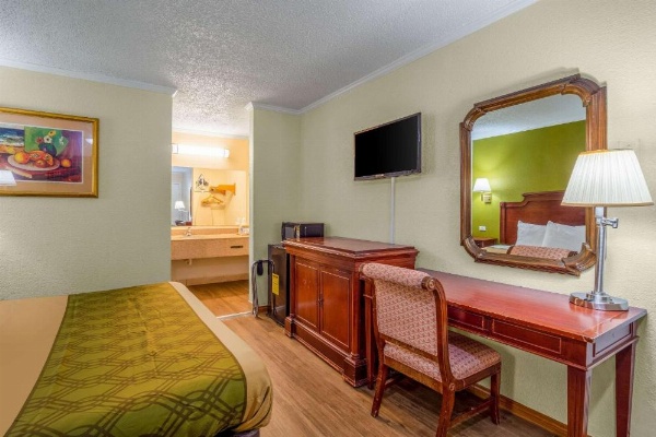 Rodeway Inn & Suites Fort Jackson image 26