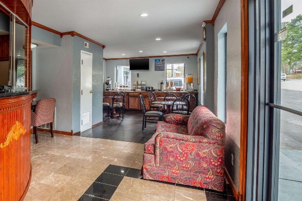 Rodeway Inn & Suites Fort Jackson image 7