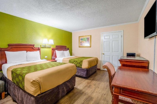 Rodeway Inn & Suites Fort Jackson image 8